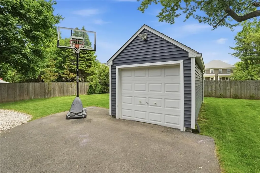 91 Sowams Road Barrington RI 02806
