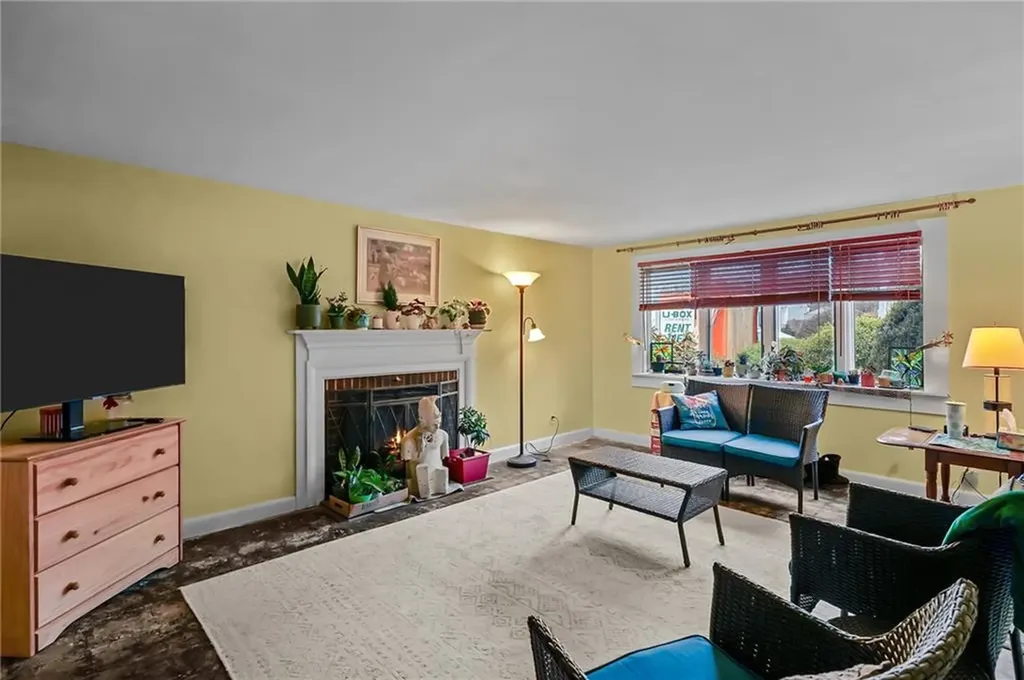 44 Capron Drive Warwick RI 02886