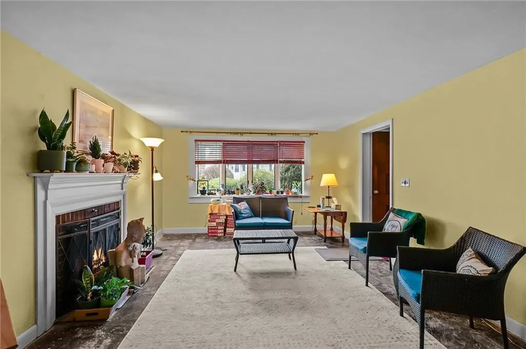 44 Capron Drive Warwick RI 02886