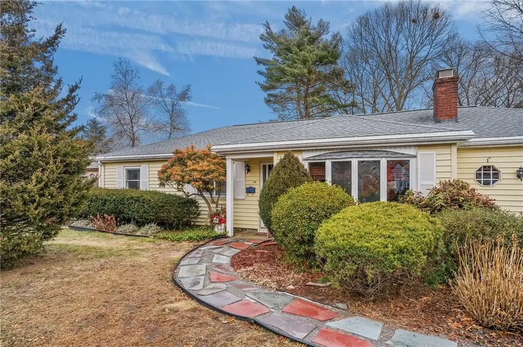 44 Capron Drive Warwick RI 02886