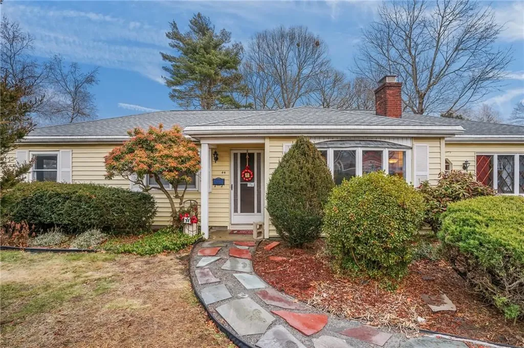 44 Capron Drive Warwick RI 02886
