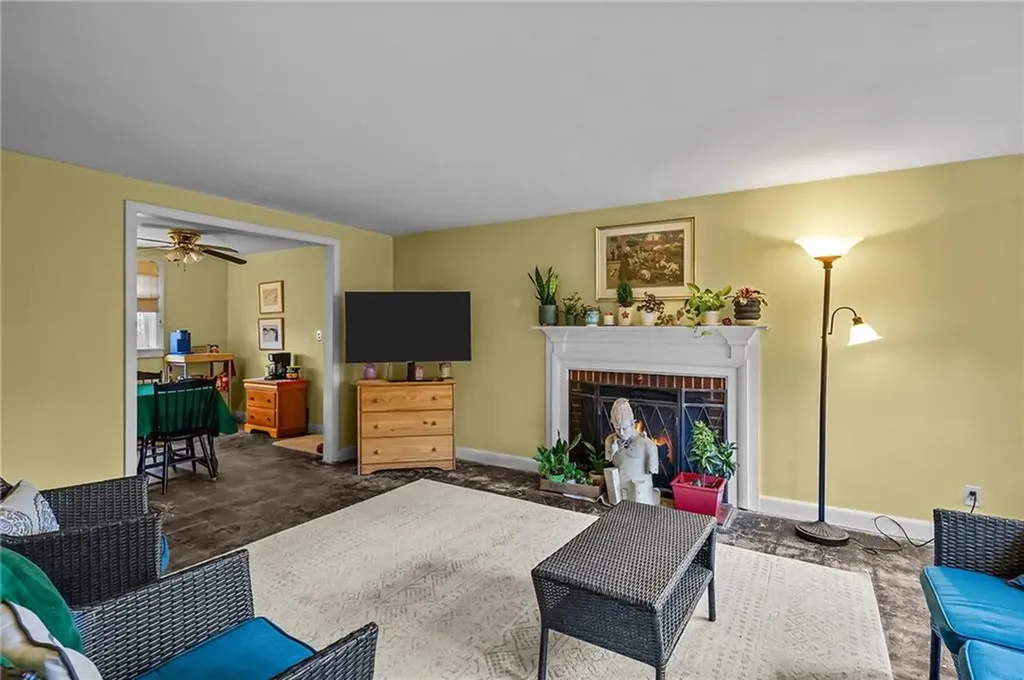 44 Capron Drive Warwick RI 02886