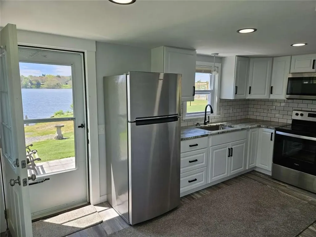 2353 Main Road Tiverton RI 02878