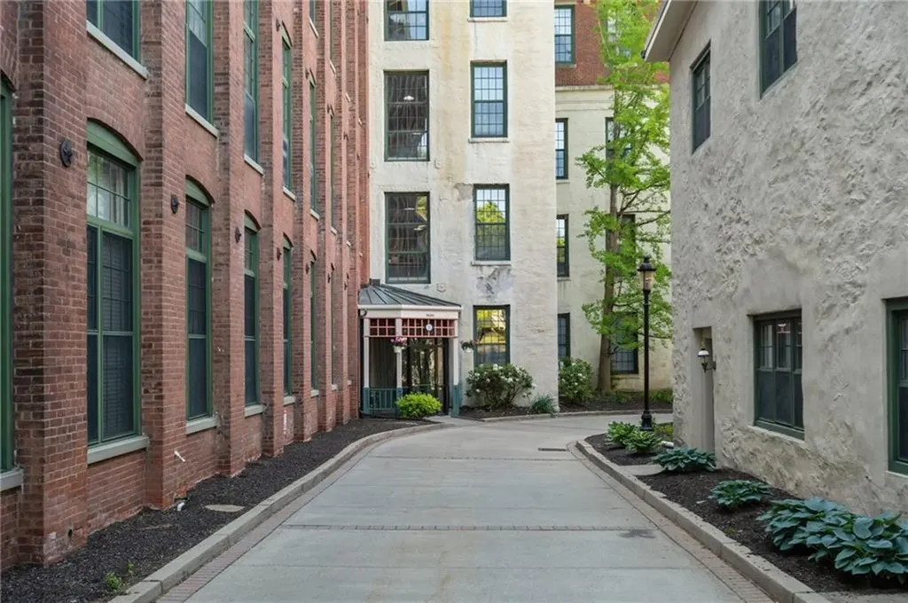 15 Higgins Street Smithfield RI 02917
