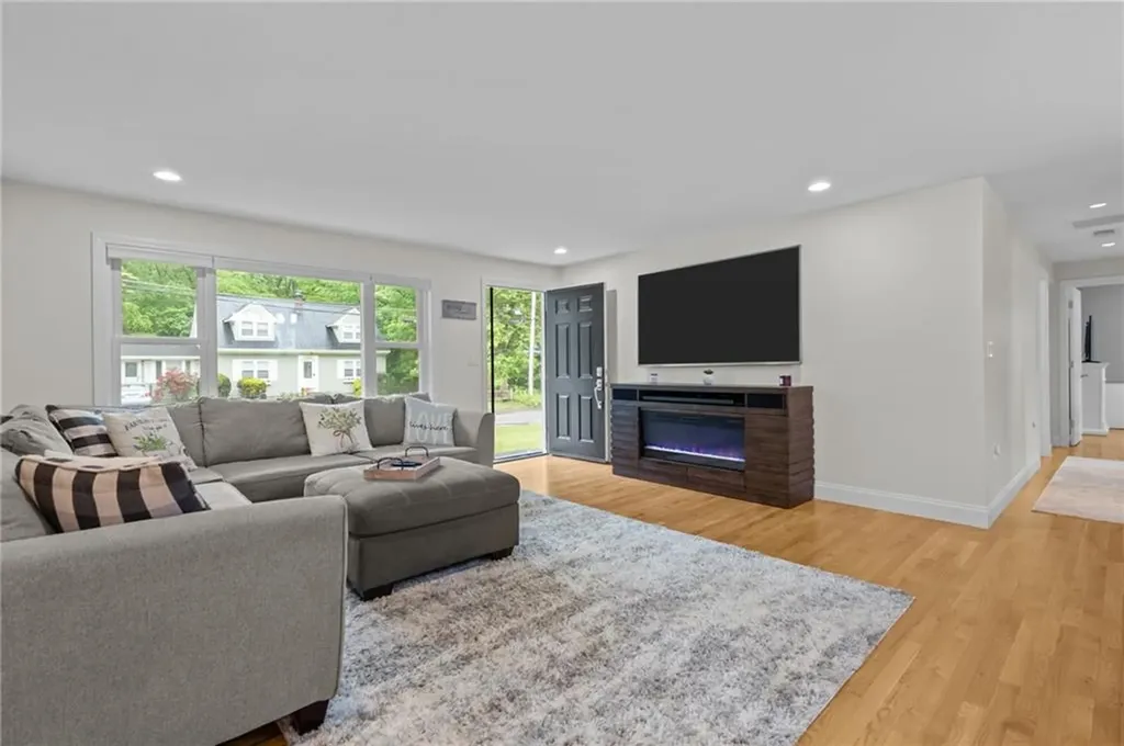 23 Southwood Drive Cumberland RI 02864