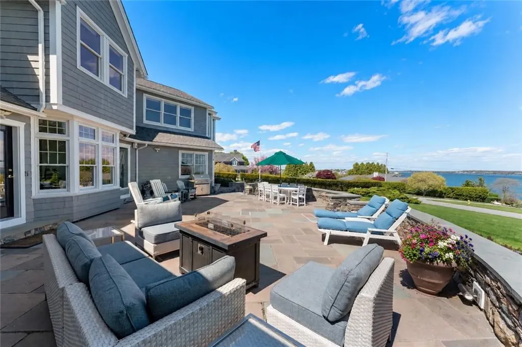 75 N Cliff Drive Narragansett RI 02882