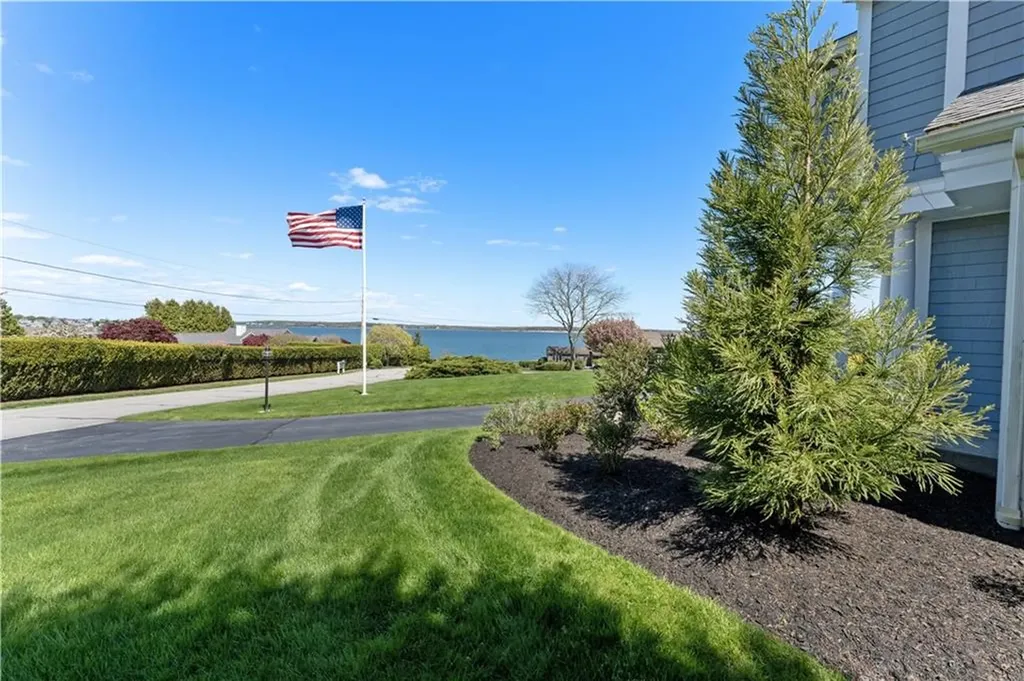 75 N Cliff Drive Narragansett RI 02882