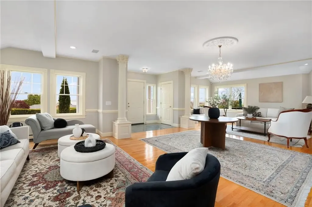 75 N Cliff Drive Narragansett RI 02882