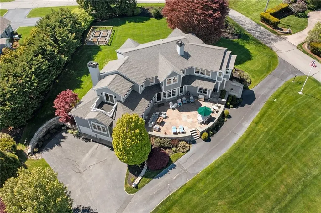75 N Cliff Drive Narragansett RI 02882