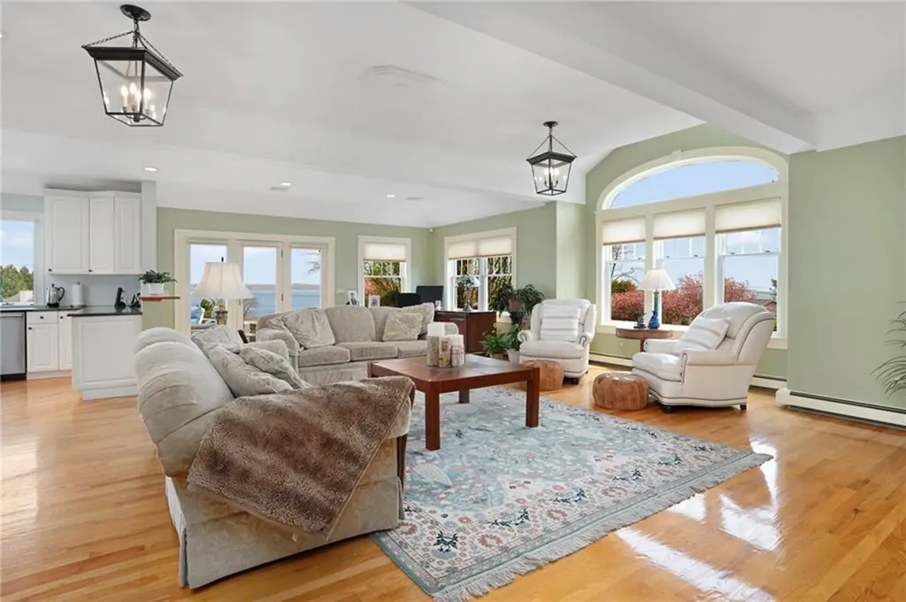 75 N Cliff Drive Narragansett RI 02882