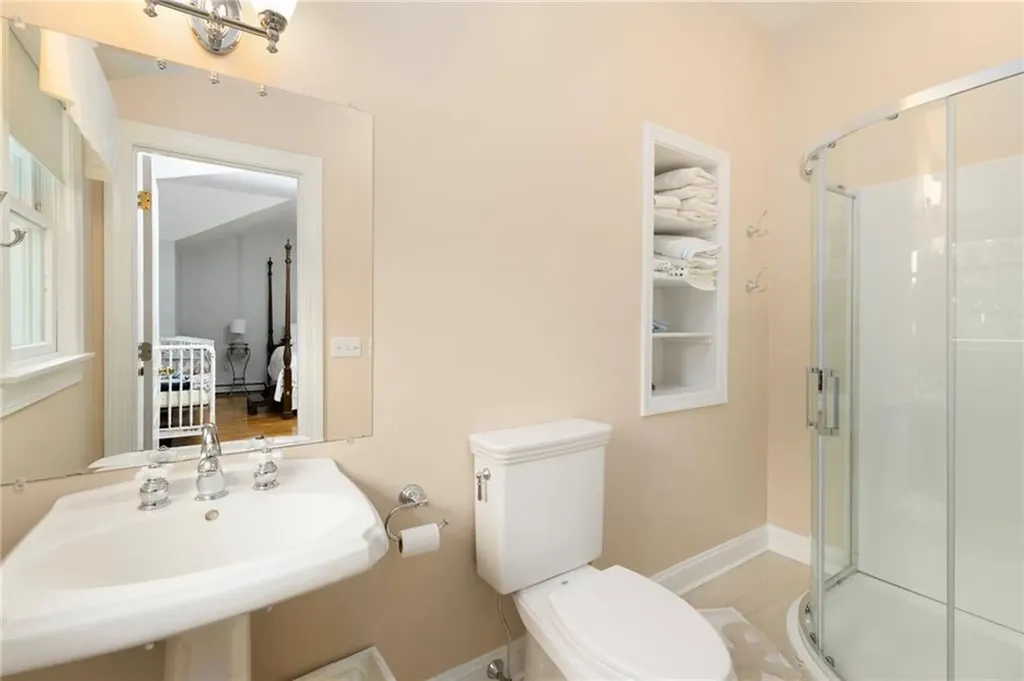 75 N Cliff Drive Narragansett RI 02882