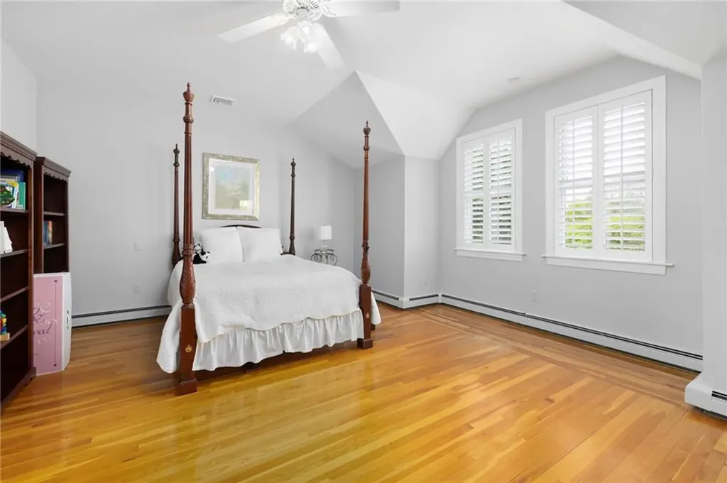 75 N Cliff Drive Narragansett RI 02882
