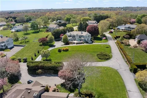75 N Cliff Drive Narragansett RI 02882