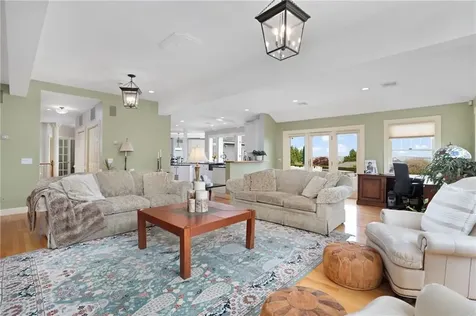 75 N Cliff Drive Narragansett RI 02882