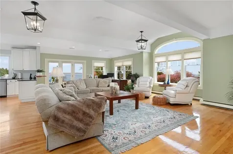 75 N Cliff Drive Narragansett RI 02882