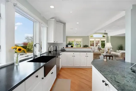 75 N Cliff Drive Narragansett RI 02882