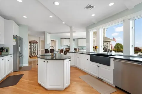 75 N Cliff Drive Narragansett RI 02882