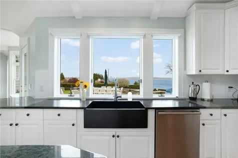 75 N Cliff Drive Narragansett RI 02882