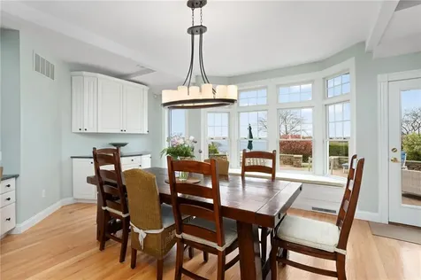 75 N Cliff Drive Narragansett RI 02882