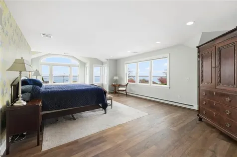 75 N Cliff Drive Narragansett RI 02882