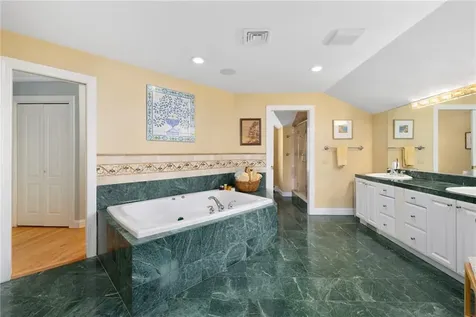 75 N Cliff Drive Narragansett RI 02882