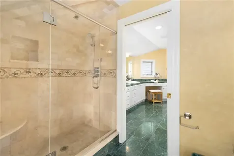 75 N Cliff Drive Narragansett RI 02882