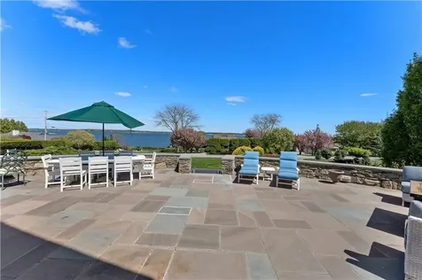 75 N Cliff Drive Narragansett RI 02882