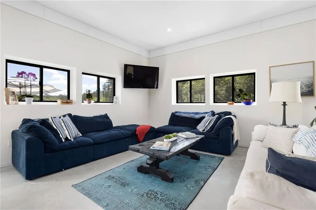 10 Bucknam Road Richmond RI 02894