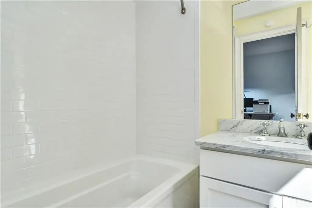 68 East Manning Street Providence RI 02906