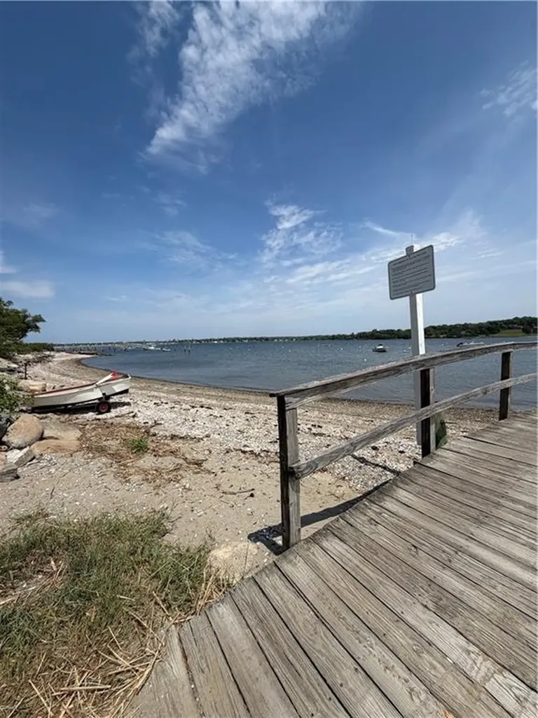 0 Beach Road Portsmouth RI 02871
