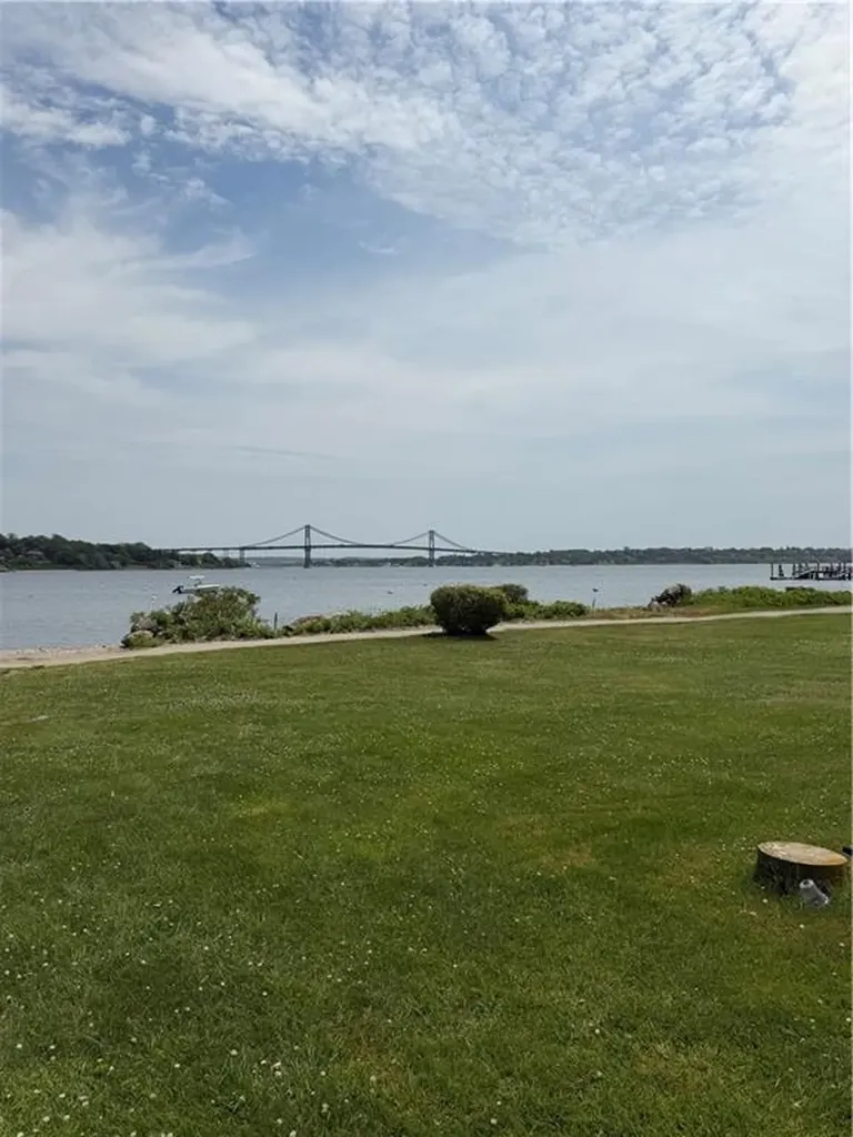 0 Beach Road Portsmouth RI 02871