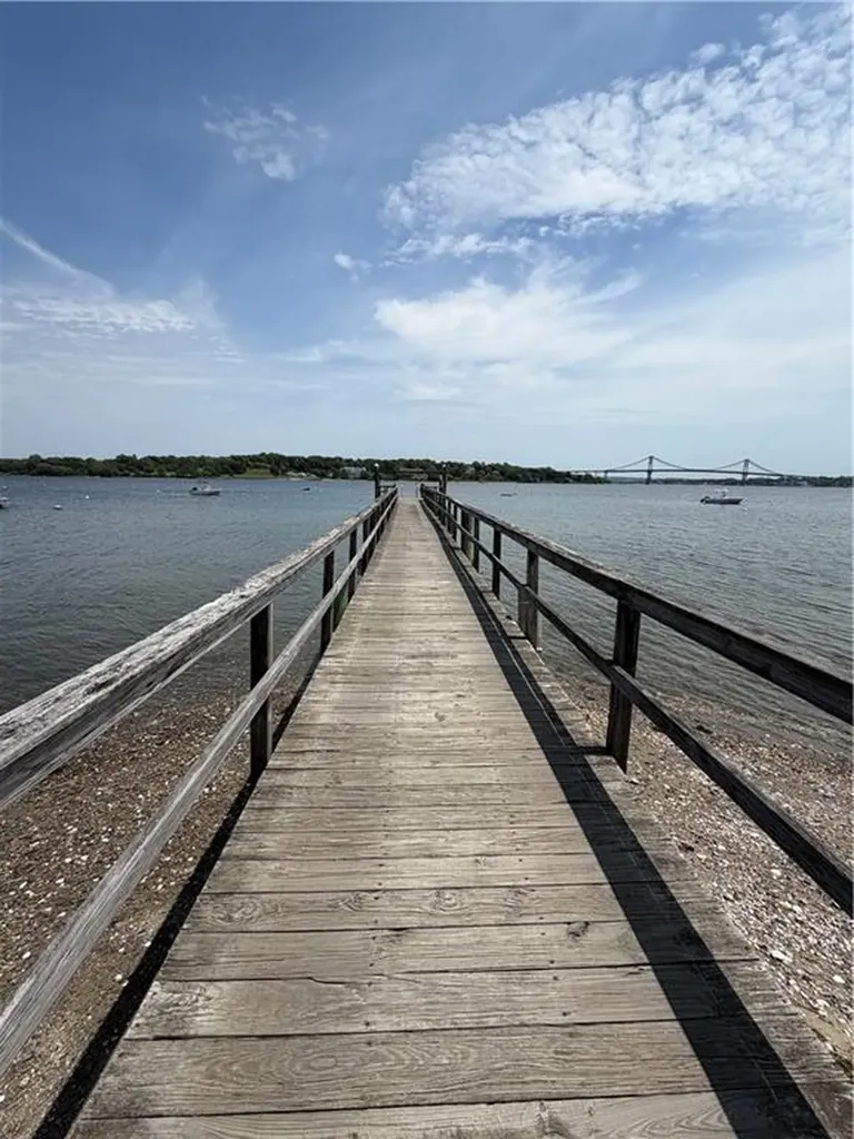 0 Beach Road Portsmouth RI 02871