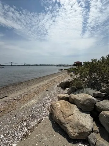 0 Beach Road Portsmouth RI 02871
