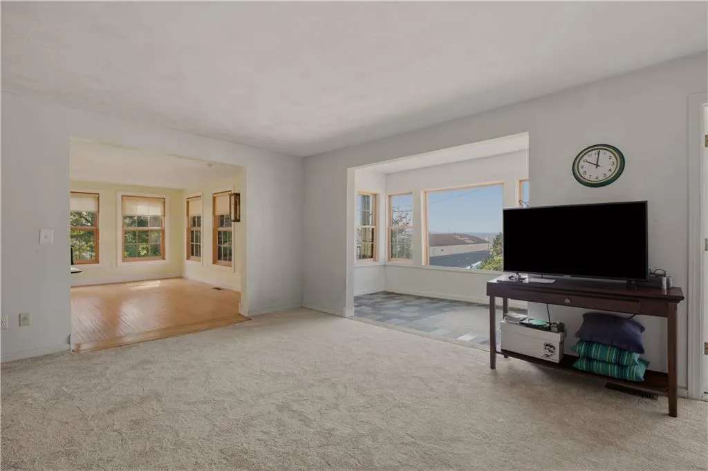 95 Bay View Avenue Cranston RI 02905