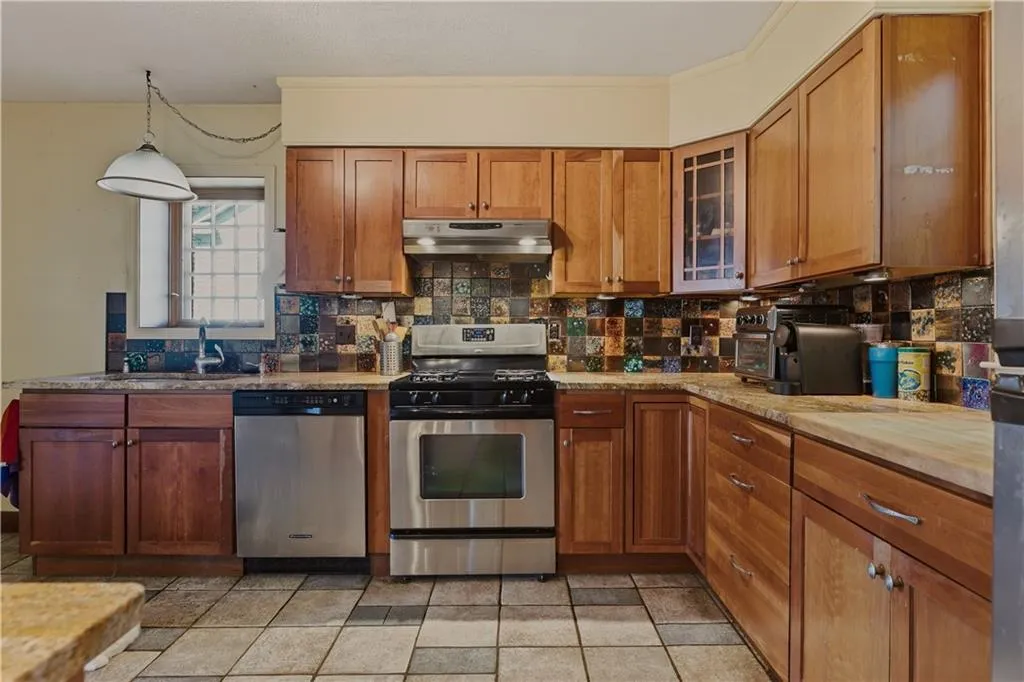 95 Bay View Avenue Cranston RI 02905