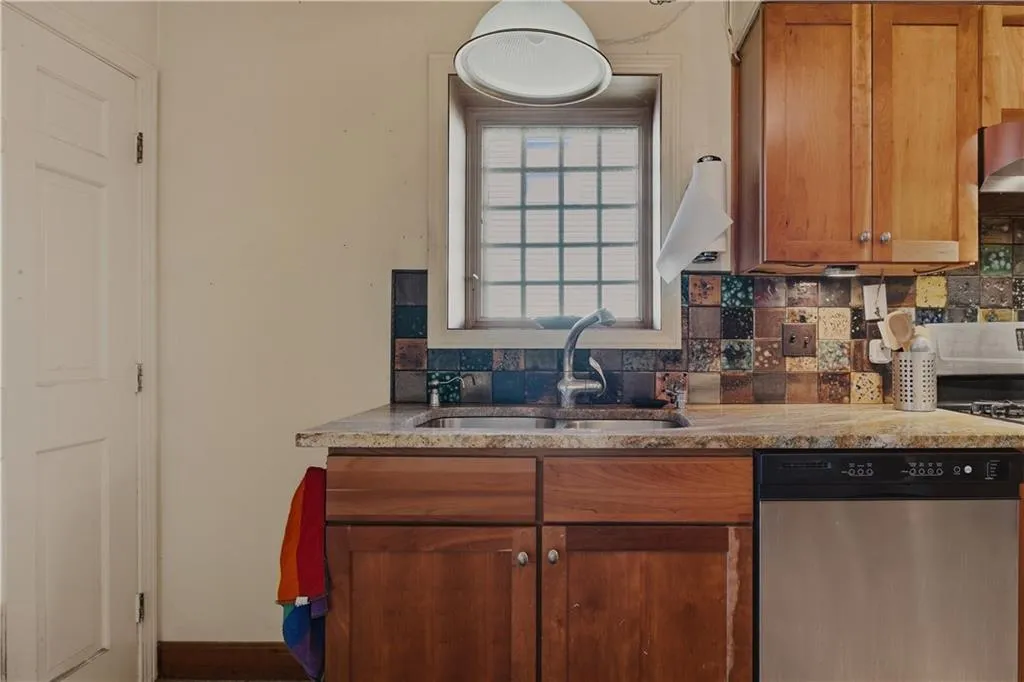 95 Bay View Avenue Cranston RI 02905