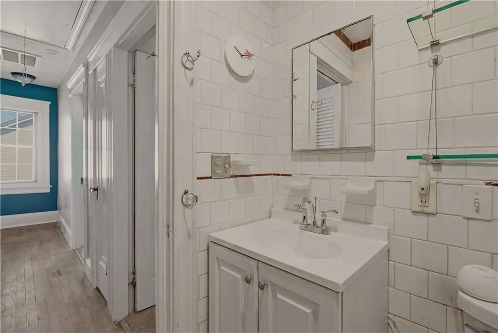 95 Bay View Avenue Cranston RI 02905