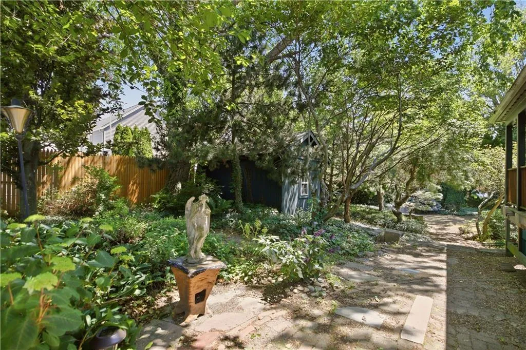 95 Bay View Avenue Cranston RI 02905