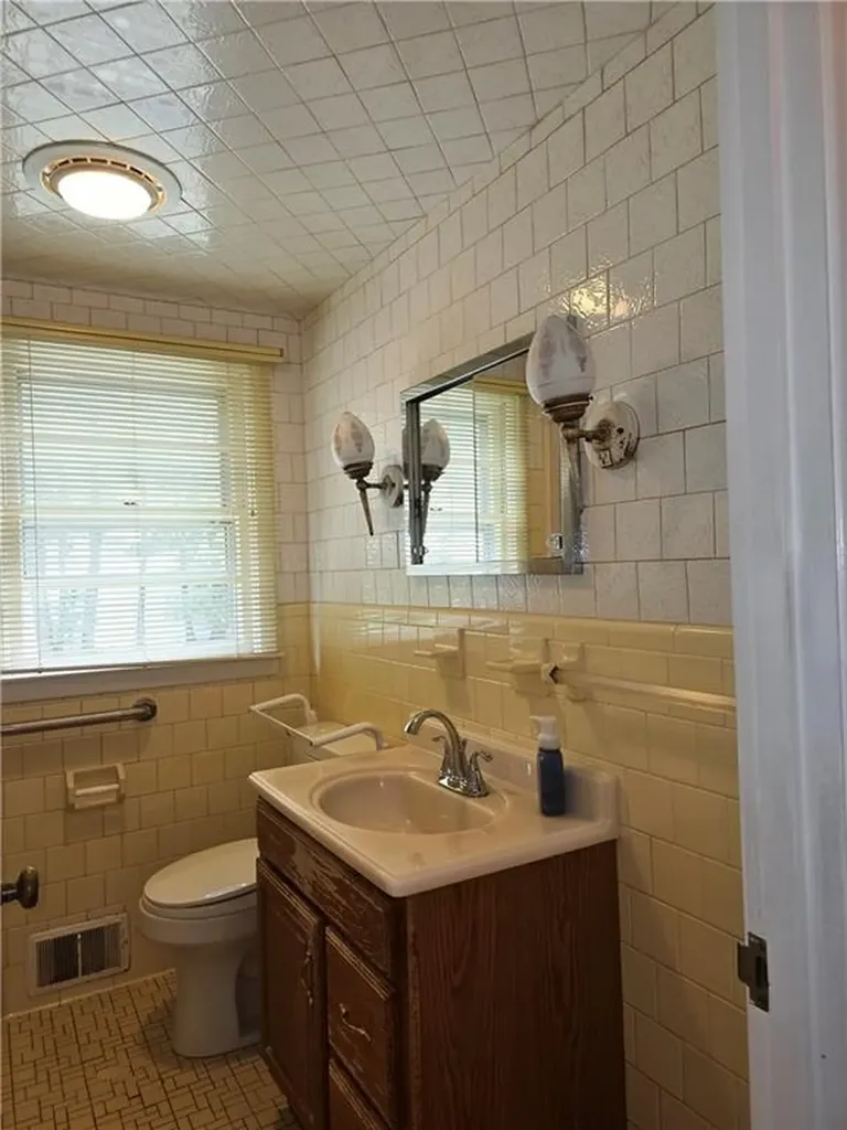 105 Longview Drive Cranston RI 02920