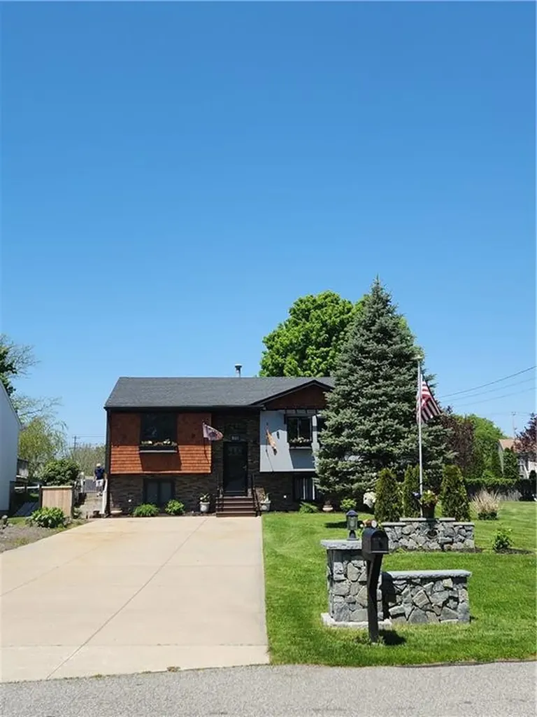 75 Chiswick Road Warwick RI 02889