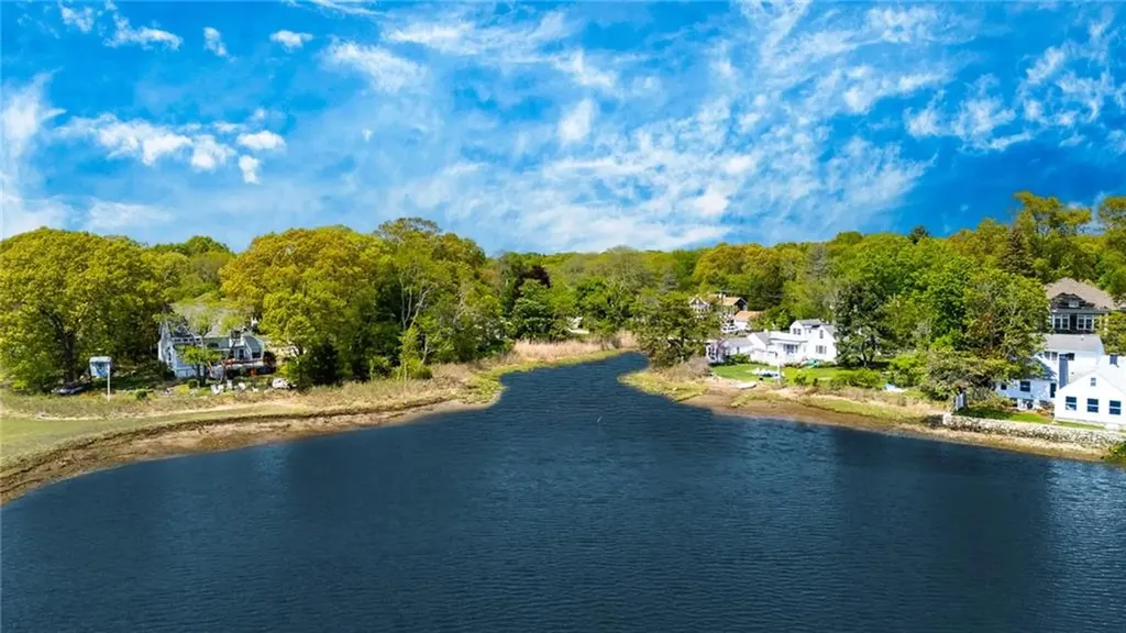 47 Meadowbrook Drive Barrington RI 02806