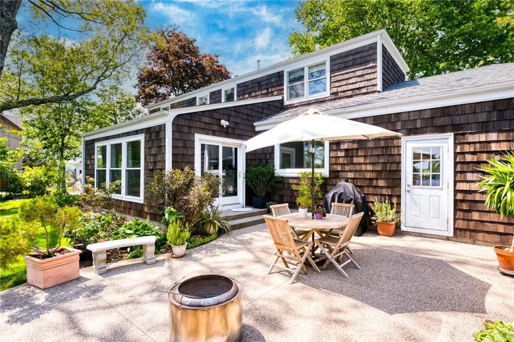 47 Meadowbrook Drive Barrington RI 02806