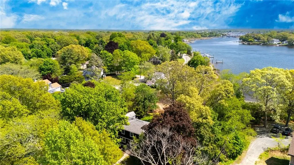 47 Meadowbrook Drive Barrington RI 02806