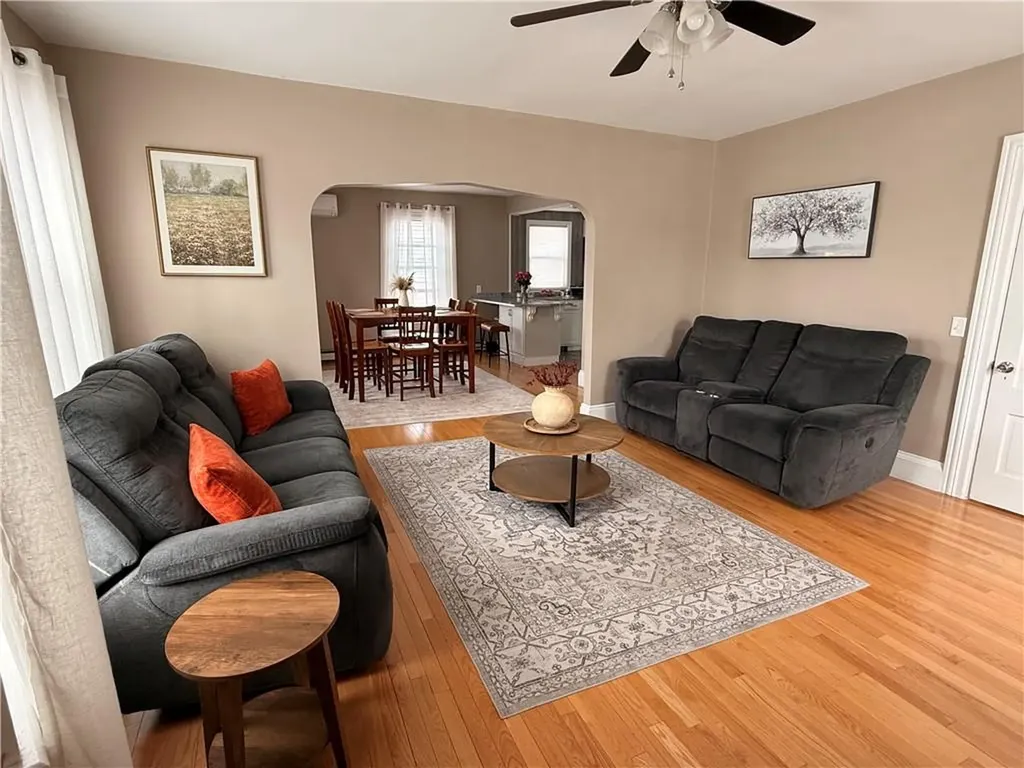 1289 Cranston Street Cranston RI 02920