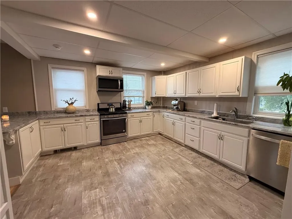 1289 Cranston Street Cranston RI 02920