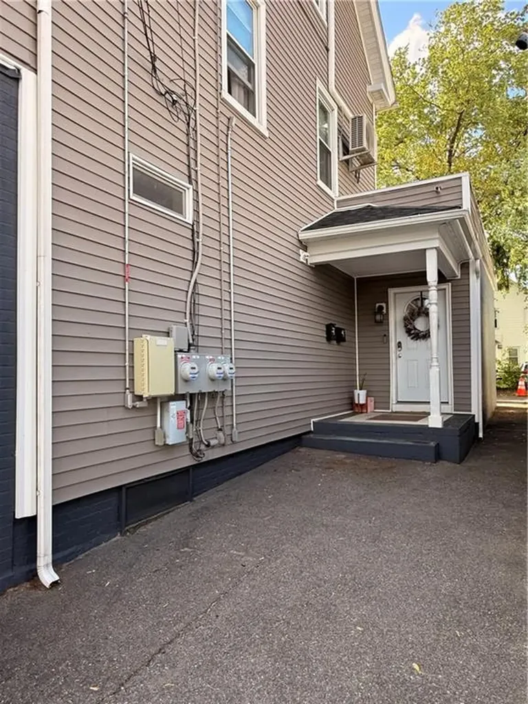 1289 Cranston Street Cranston RI 02920