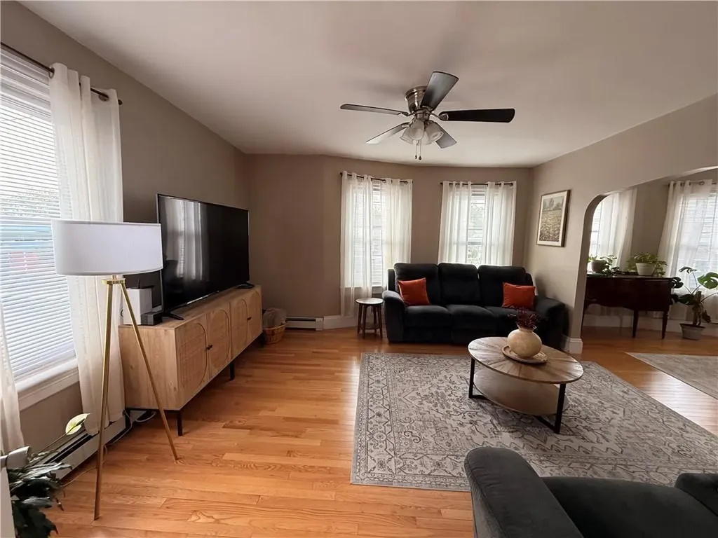 1289 Cranston Street Cranston RI 02920