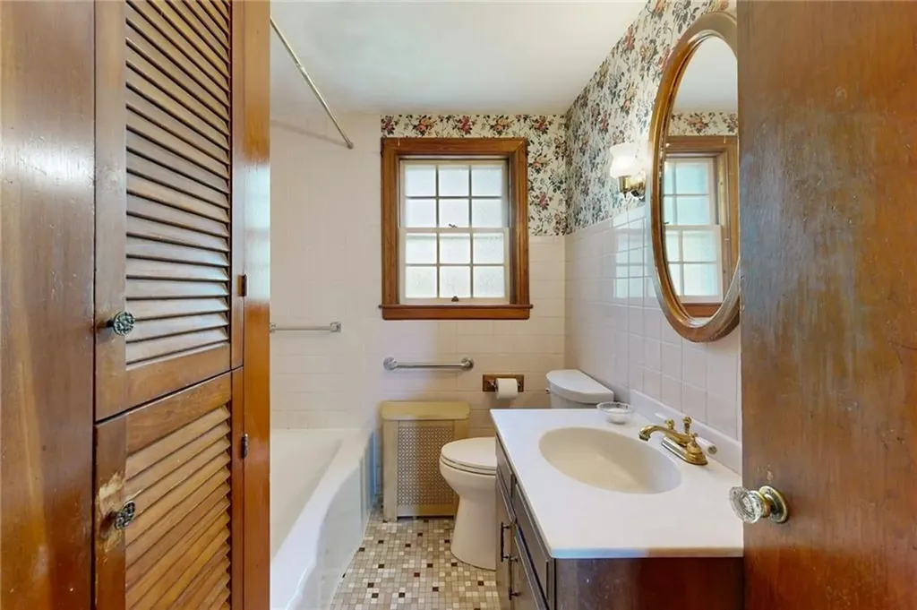 43 Cowesett Road Warwick RI 02886