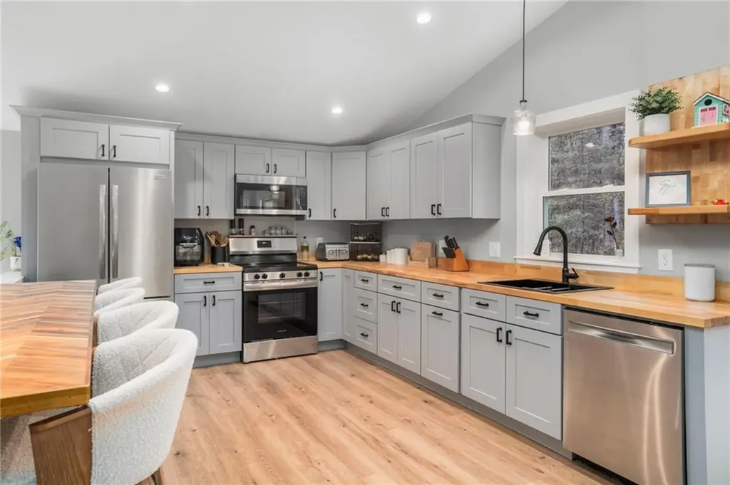43 Weeks Hill Road Coventry RI 02827