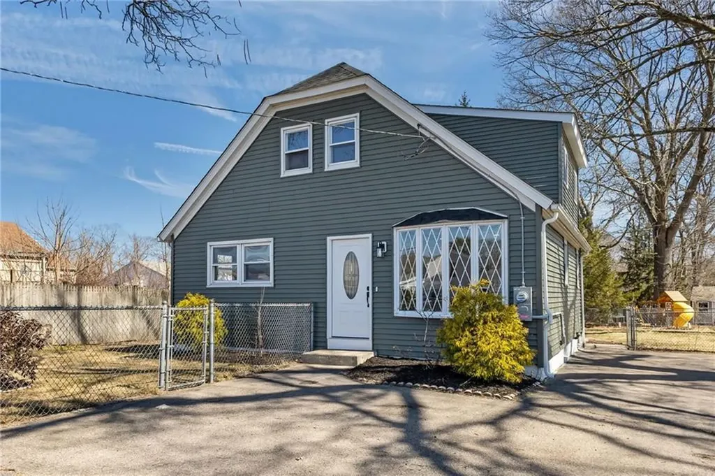 176 Horse Neck Road Warwick RI 02889